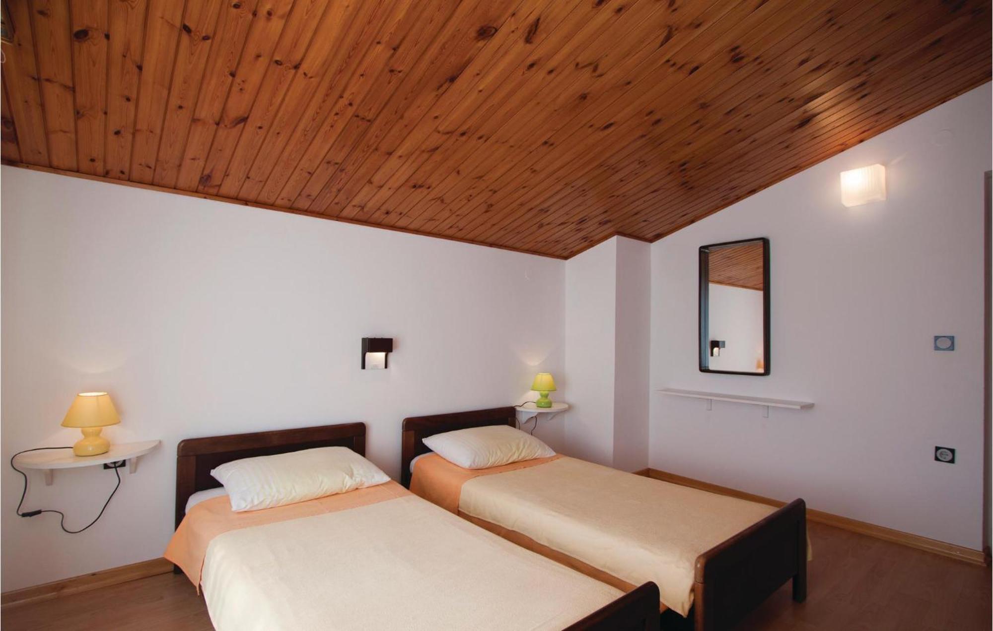 2 Bedroom Awesome Apartment In Barban Εξωτερικό φωτογραφία